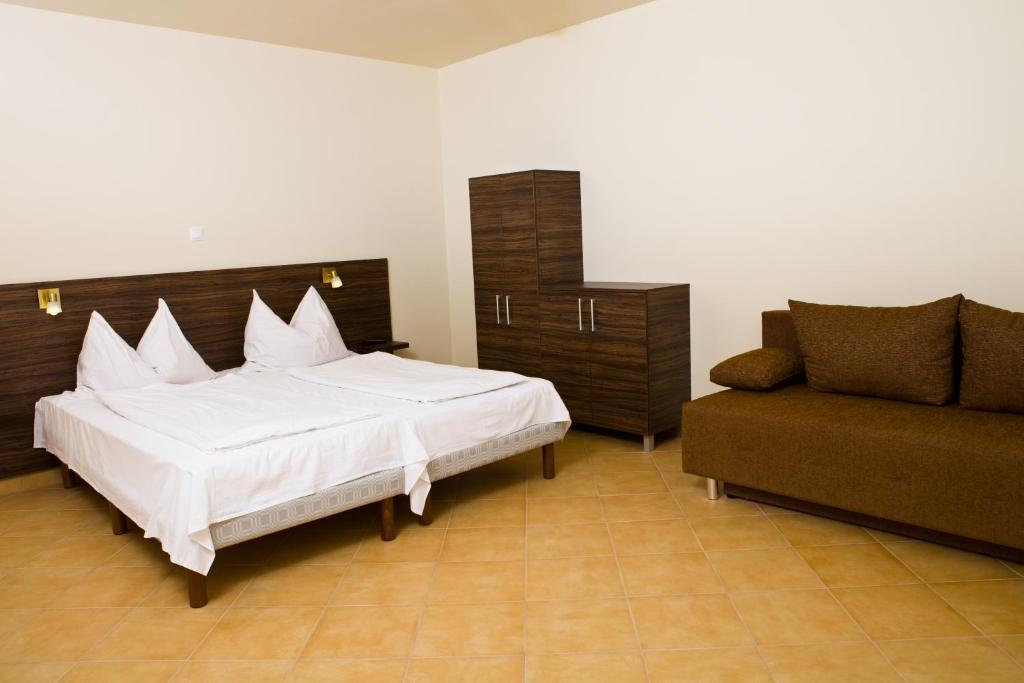 فندق Badacsonytördemicفي  Balaton Eldorado Camping الغرفة الصورة